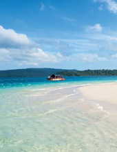 White sand beache Jolly Buoy Island