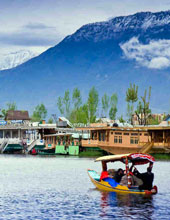 Shikara ride on the Dal Lake Tour