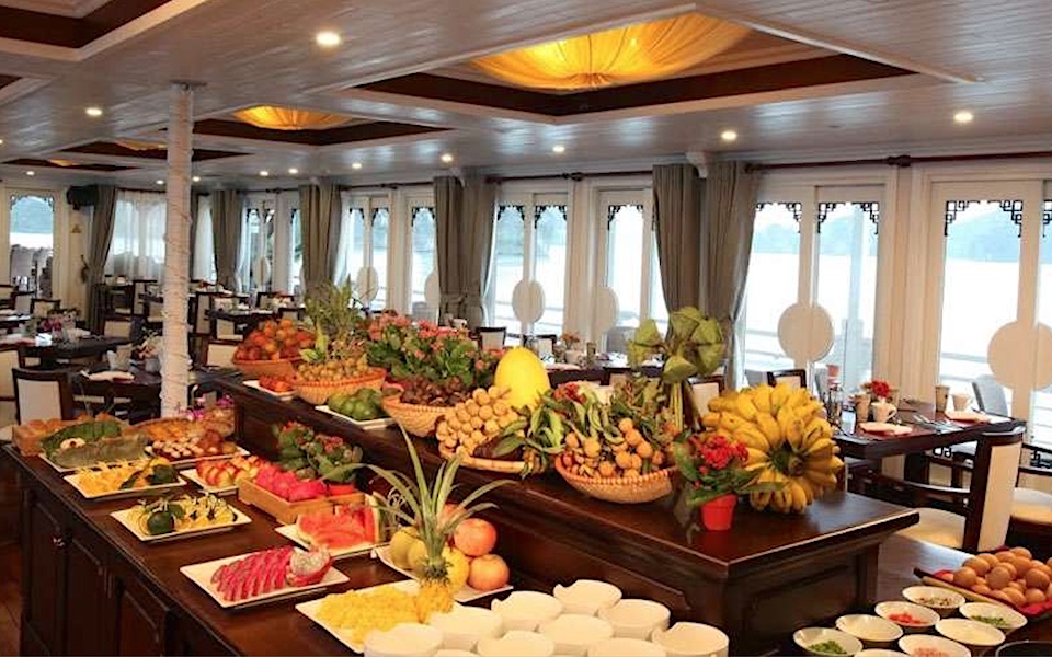 Restaurant on board the Cruise